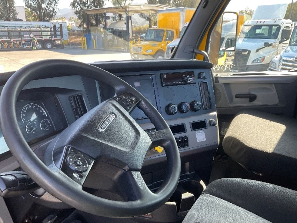 Day Cab Tractor-Heavy Duty Tractors-Freightliner-2020-T12664ST-Torrance-CA-298,620\n\t\tmiles-$ 70,750 - Image 10