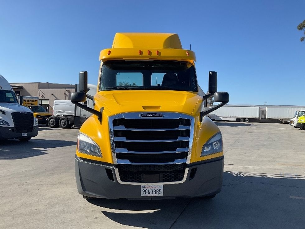 Day Cab Tractor-Heavy Duty Tractors-Freightliner-2020-T12664ST-Torrance-CA-298,620\n\t\tmiles-$ 70,750 - Image 2