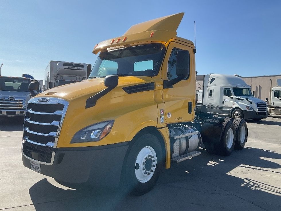 Day Cab Tractor-Heavy Duty Tractors-Freightliner-2020-T12664ST-Torrance-CA-298,620\n\t\tmiles-$ 70,750 - Image 3