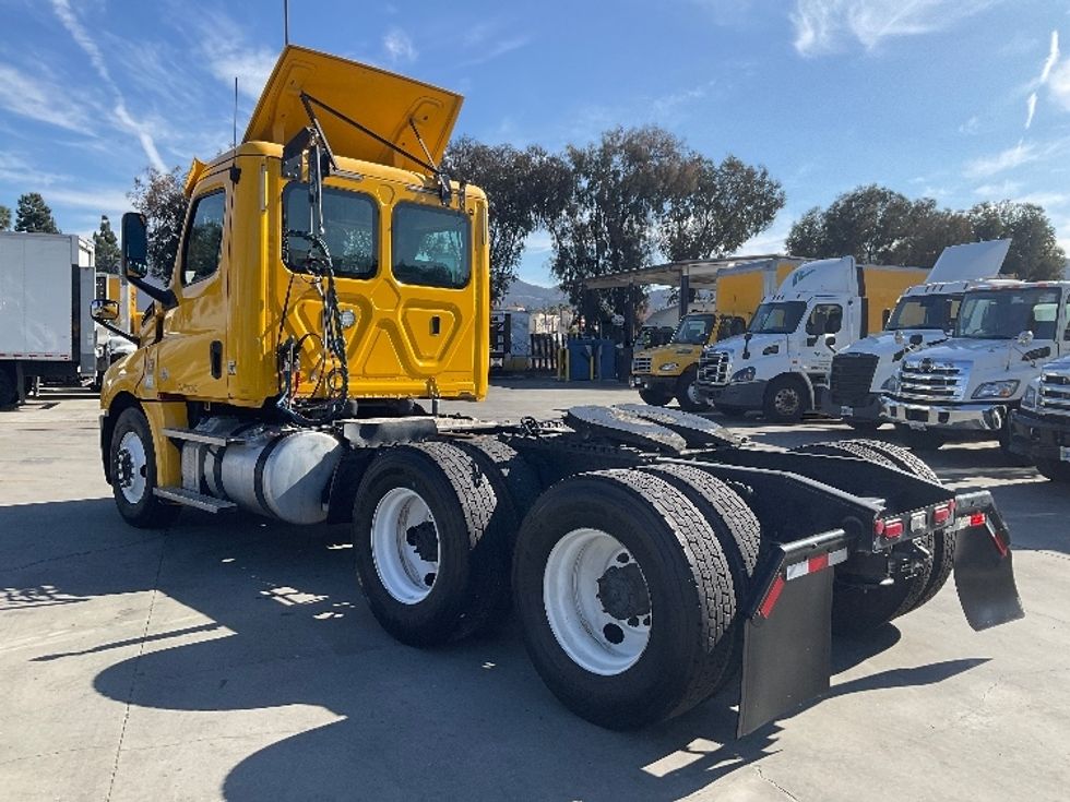 Day Cab Tractor-Heavy Duty Tractors-Freightliner-2020-T12664ST-Torrance-CA-298,620\n\t\tmiles-$ 70,750 - Image 5