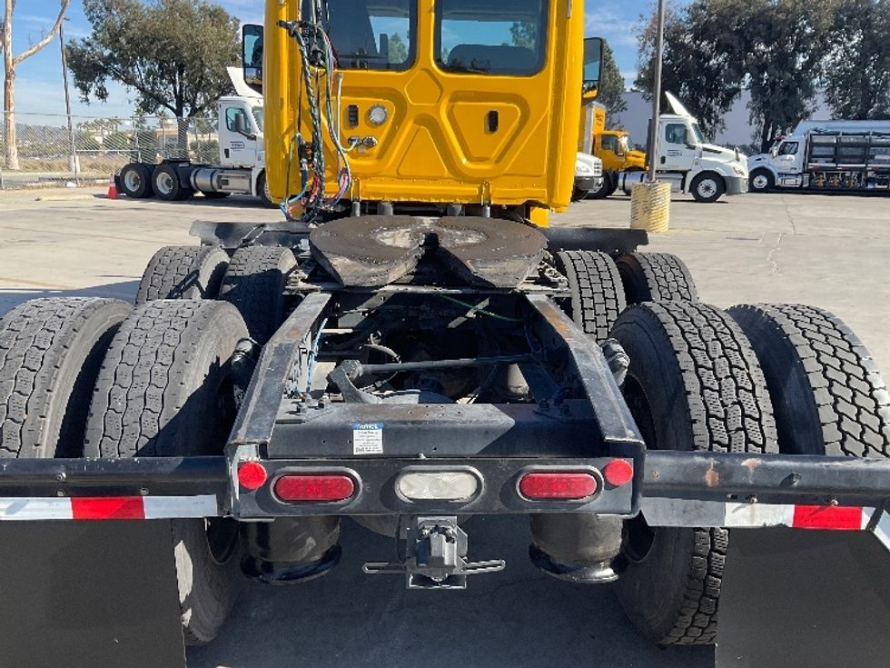 Day Cab Tractor-Heavy Duty Tractors-Freightliner-2020-T12664ST-Torrance-CA-298,620\n\t\tmiles-$ 70,750 - Image 6