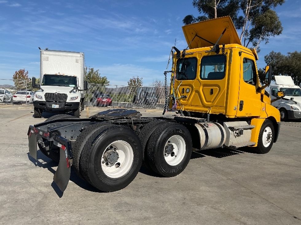 Day Cab Tractor-Heavy Duty Tractors-Freightliner-2020-T12664ST-Torrance-CA-298,620\n\t\tmiles-$ 70,750 - Image 7