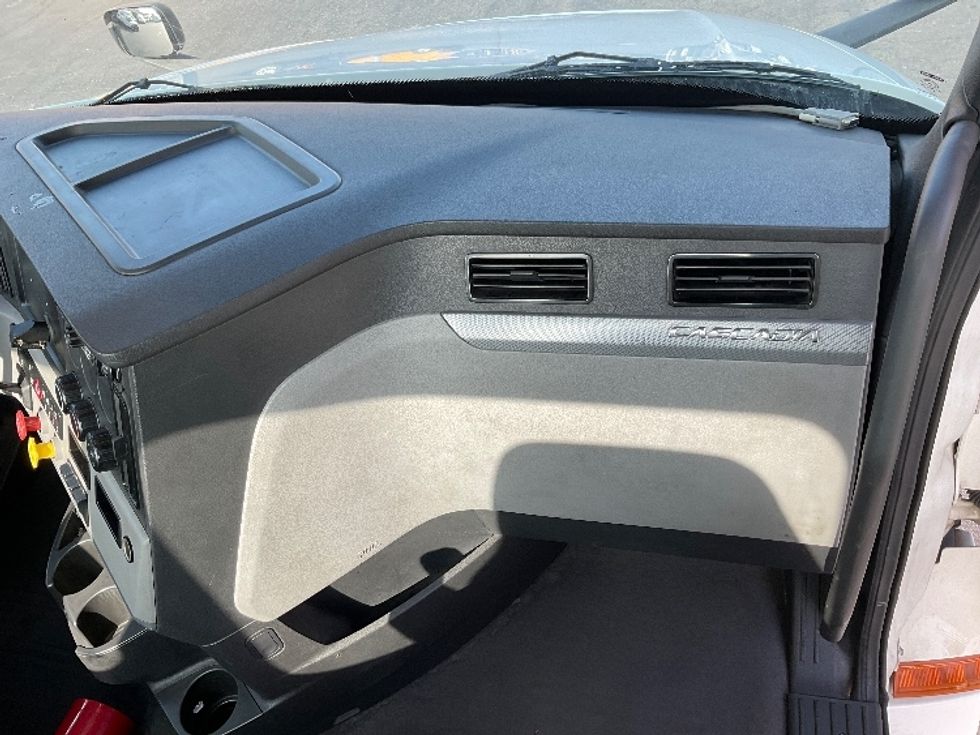 Day Cab Tractor-Heavy Duty Tractors-Freightliner-2020-T12664ST-Torrance-CA-301,284\n\t\tmiles-$ 59,750 - Image 13