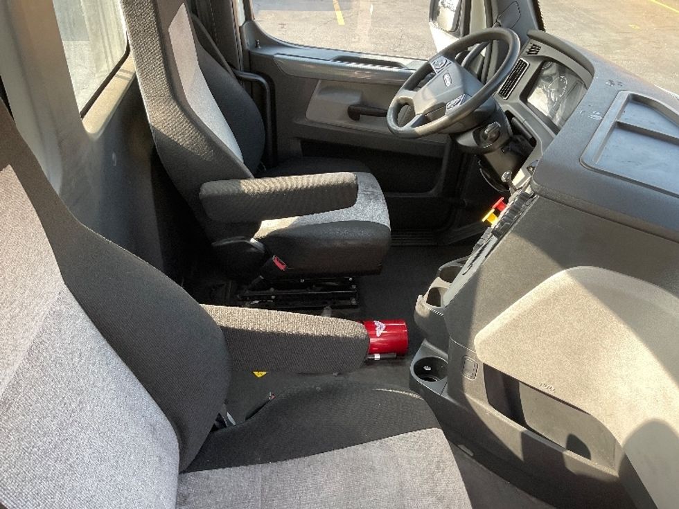 Day Cab Tractor-Heavy Duty Tractors-Freightliner-2020-T12664ST-Torrance-CA-301,284\n\t\tmiles-$ 59,750 - Image 14