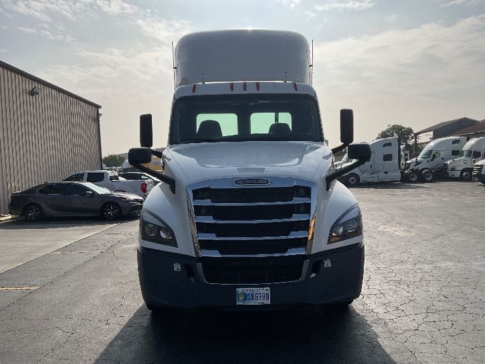 Day Cab Tractor-Heavy Duty Tractors-Freightliner-2020-T12664ST-Torrance-CA-301,284\n\t\tmiles-$ 59,750 - Image 2