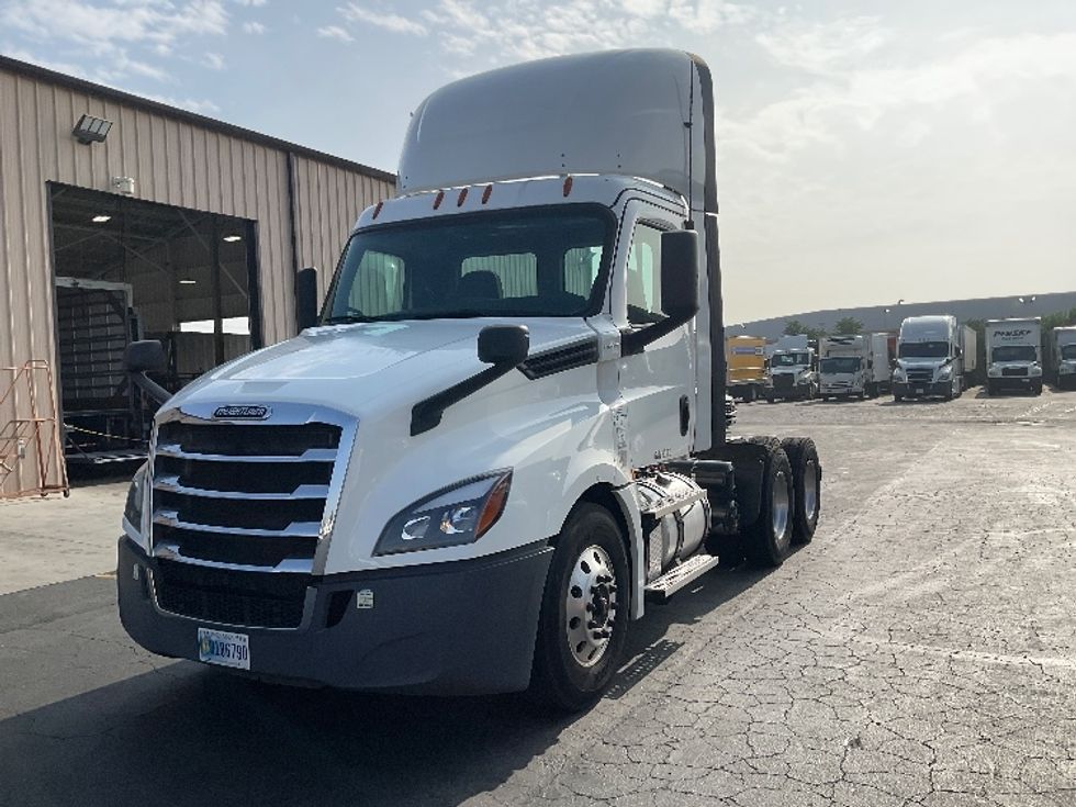 Day Cab Tractor-Heavy Duty Tractors-Freightliner-2020-T12664ST-Torrance-CA-301,284\n\t\tmiles-$ 59,750 - Image 3