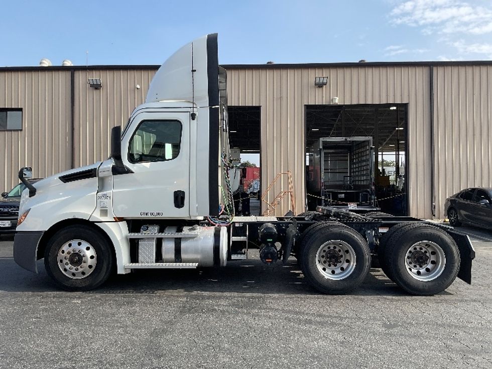 Day Cab Tractor-Heavy Duty Tractors-Freightliner-2020-T12664ST-Torrance-CA-301,284\n\t\tmiles-$ 59,750 - Image 4