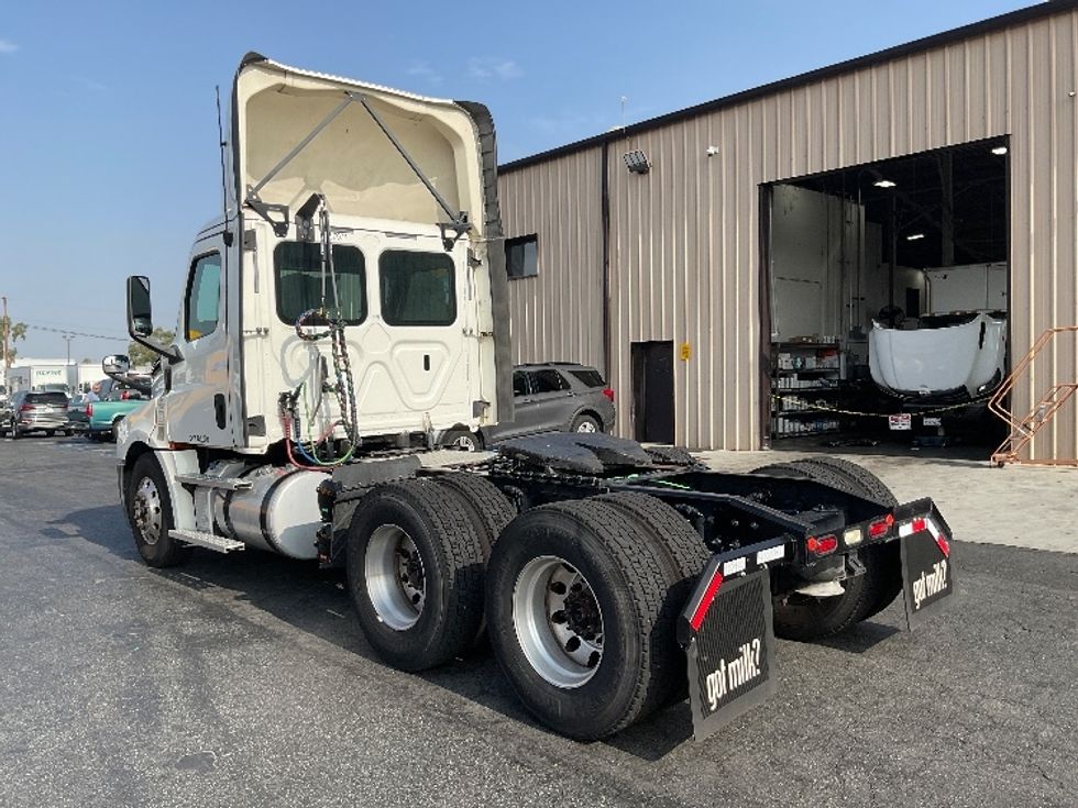 Day Cab Tractor-Heavy Duty Tractors-Freightliner-2020-T12664ST-Torrance-CA-301,284\n\t\tmiles-$ 59,750 - Image 5