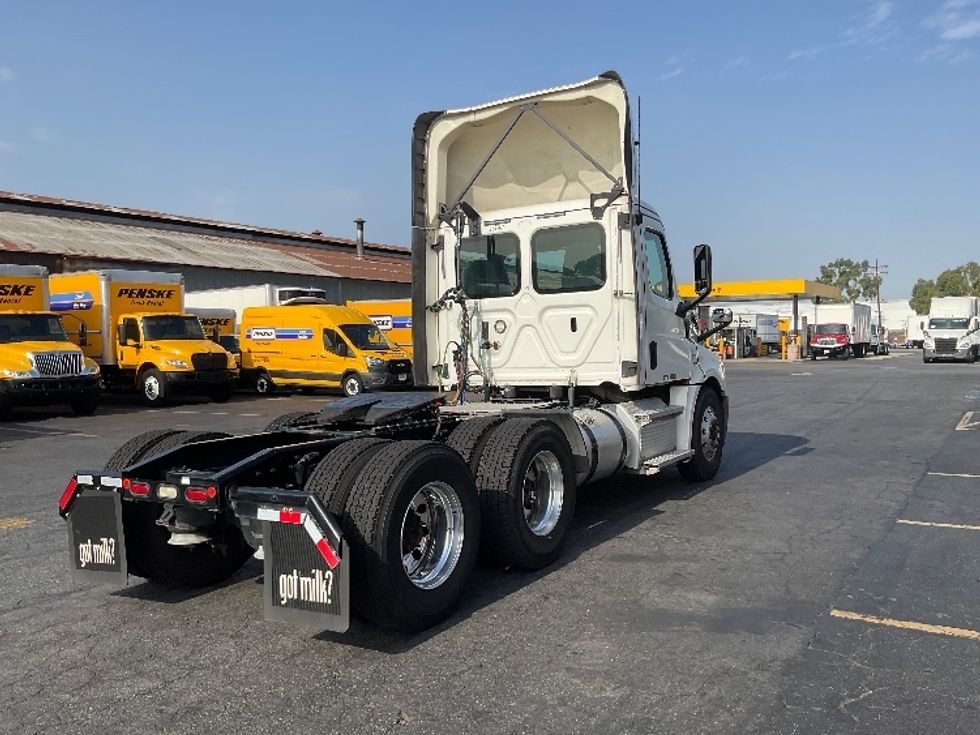 Day Cab Tractor-Heavy Duty Tractors-Freightliner-2020-T12664ST-Torrance-CA-301,284\n\t\tmiles-$ 59,750 - Image 7