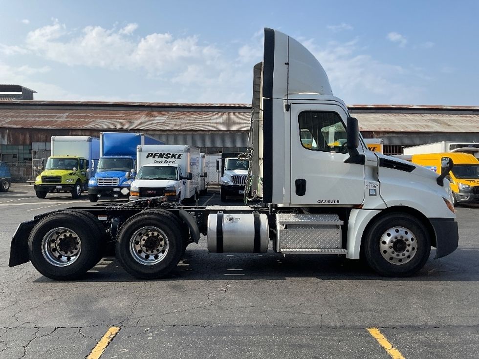 Day Cab Tractor-Heavy Duty Tractors-Freightliner-2020-T12664ST-Torrance-CA-301,284\n\t\tmiles-$ 59,750 - Image 8