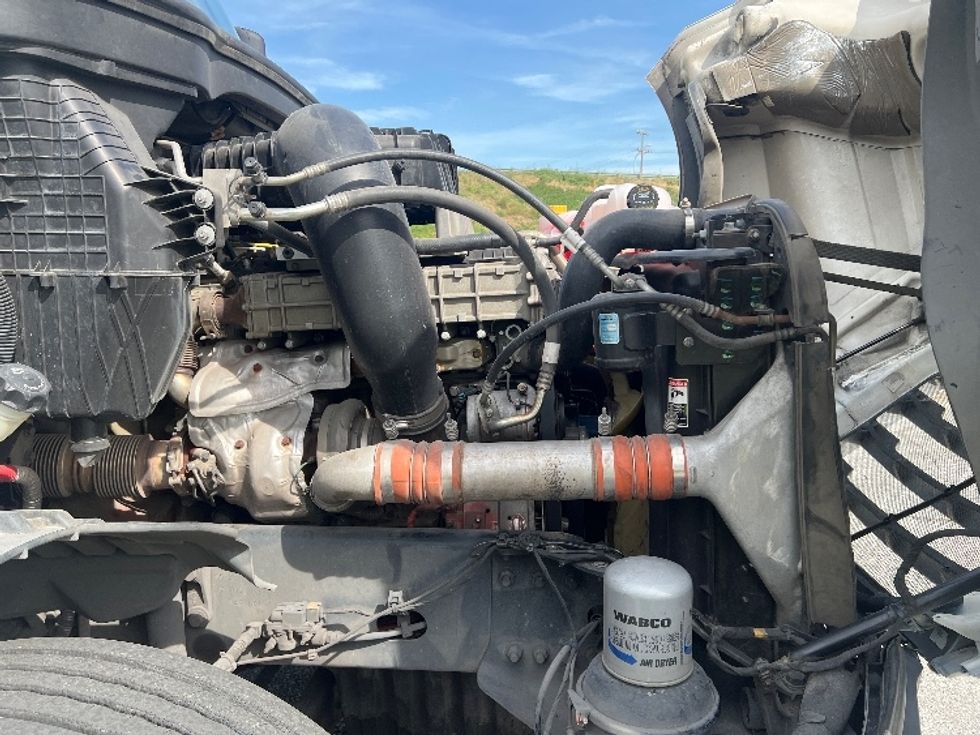 Day Cab Tractor-Heavy Duty Tractors-Freightliner-2020-T12664ST-Torrance-CA-338,942\n\t\tmiles-$ 49,750 - Image 15