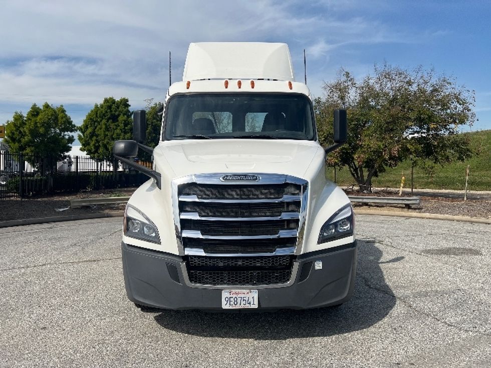 Day Cab Tractor-Heavy Duty Tractors-Freightliner-2020-T12664ST-Torrance-CA-338,942\n\t\tmiles-$ 49,750 - Image 2