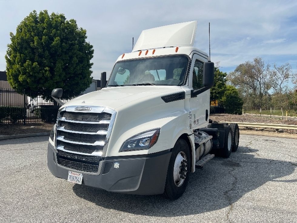 Day Cab Tractor-Heavy Duty Tractors-Freightliner-2020-T12664ST-Torrance-CA-338,942\n\t\tmiles-$ 49,750 - Image 3