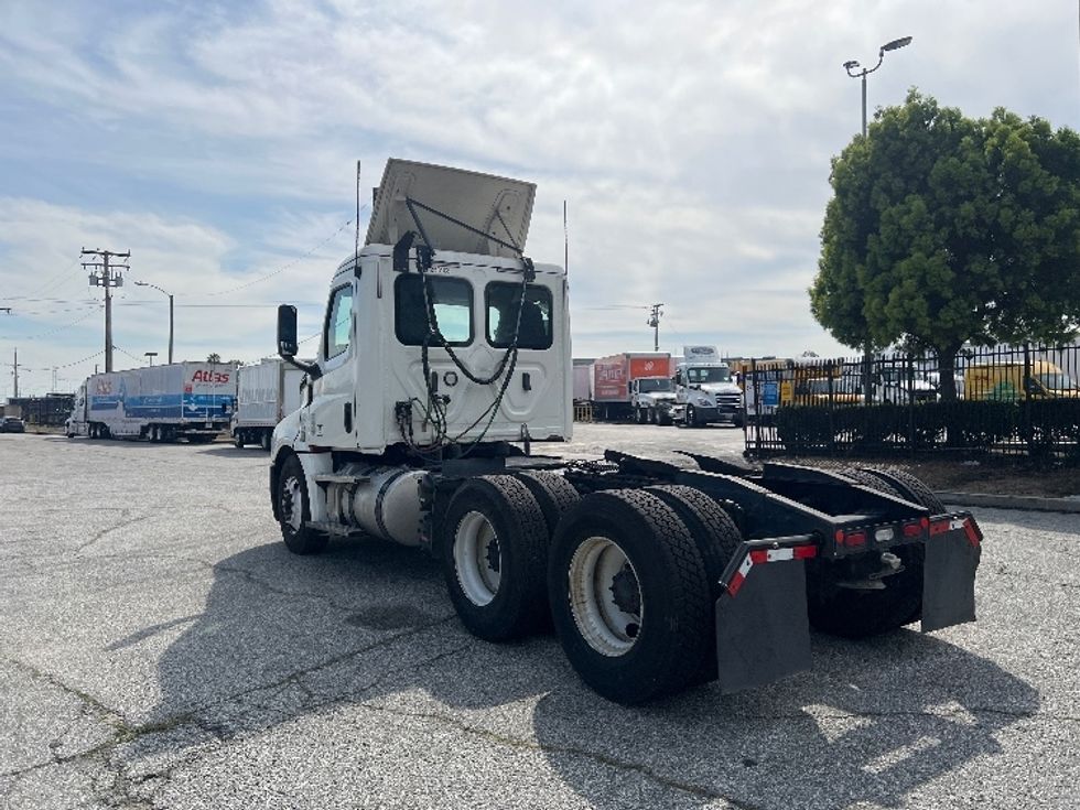 Day Cab Tractor-Heavy Duty Tractors-Freightliner-2020-T12664ST-Torrance-CA-338,942\n\t\tmiles-$ 49,750 - Image 5