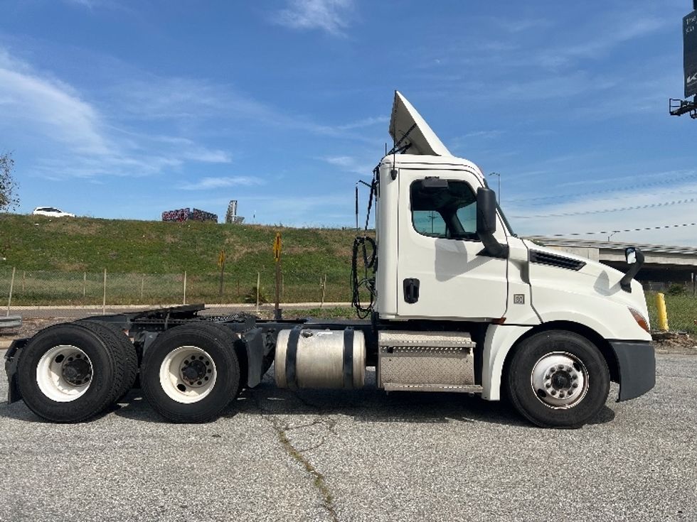 Day Cab Tractor-Heavy Duty Tractors-Freightliner-2020-T12664ST-Torrance-CA-338,942\n\t\tmiles-$ 49,750 - Image 8