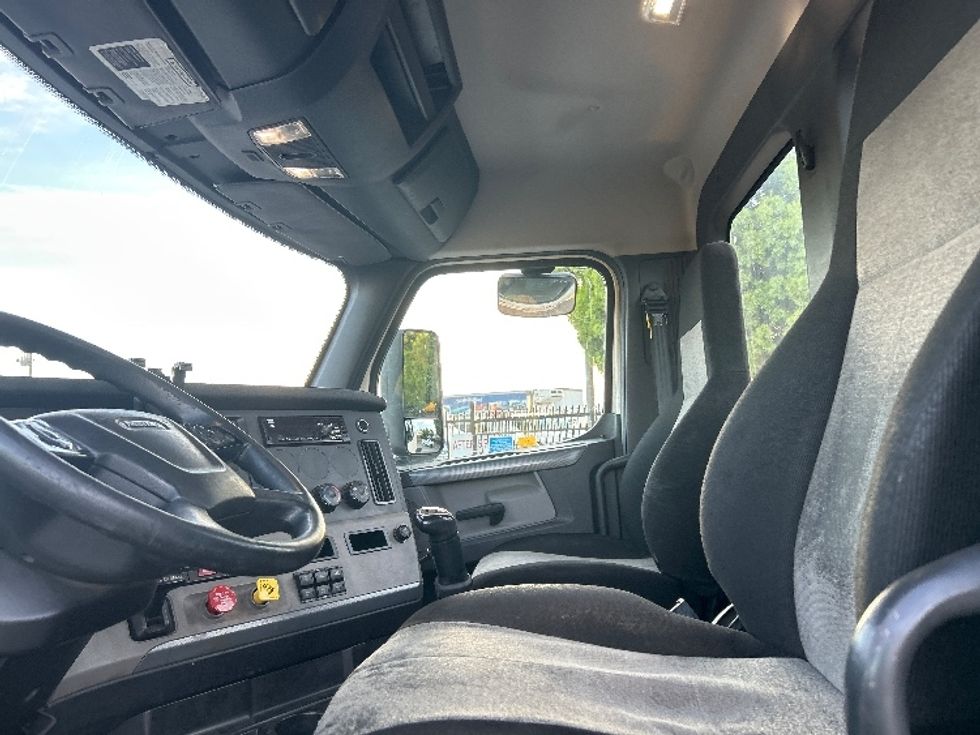 Day Cab Tractor-Heavy Duty Tractors-Freightliner-2020-T12664ST-Torrance-CA-339,486\n\t\tmiles-$ 49,750 - Image 10