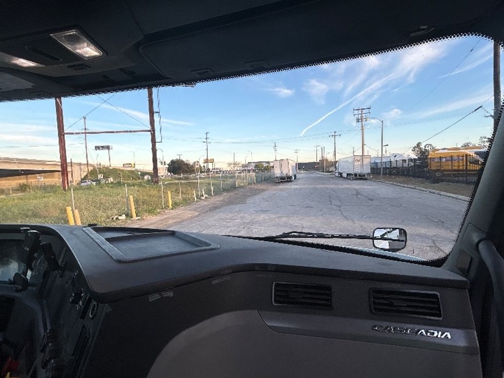 Day Cab Tractor-Heavy Duty Tractors-Freightliner-2020-T12664ST-Torrance-CA-339,486\n\t\tmiles-$ 49,750 - Image 13