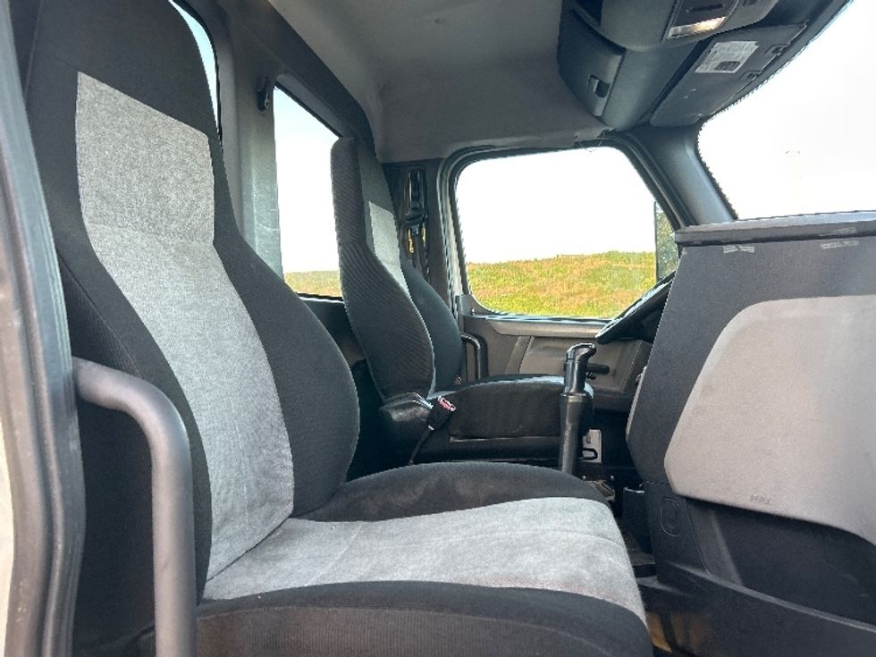 Day Cab Tractor-Heavy Duty Tractors-Freightliner-2020-T12664ST-Torrance-CA-339,486\n\t\tmiles-$ 49,750 - Image 14