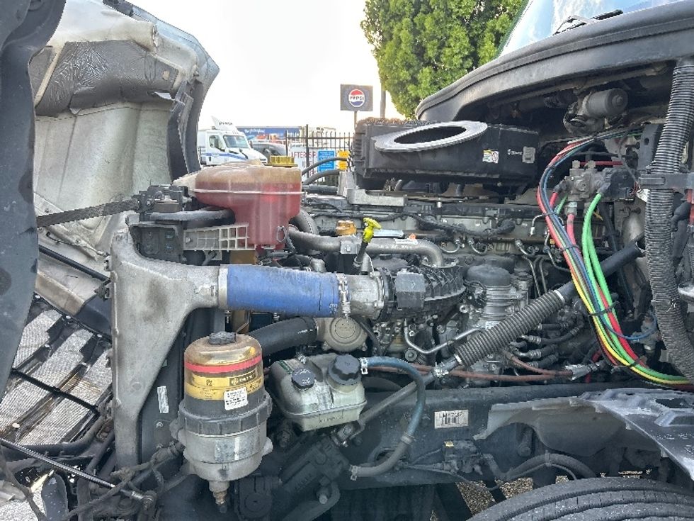 Day Cab Tractor-Heavy Duty Tractors-Freightliner-2020-T12664ST-Torrance-CA-339,486\n\t\tmiles-$ 49,750 - Image 16