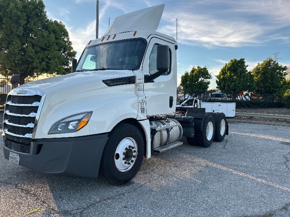 Day Cab Tractor-Heavy Duty Tractors-Freightliner-2020-T12664ST-Torrance-CA-339,486\n\t\tmiles-$ 49,750 - Image 3