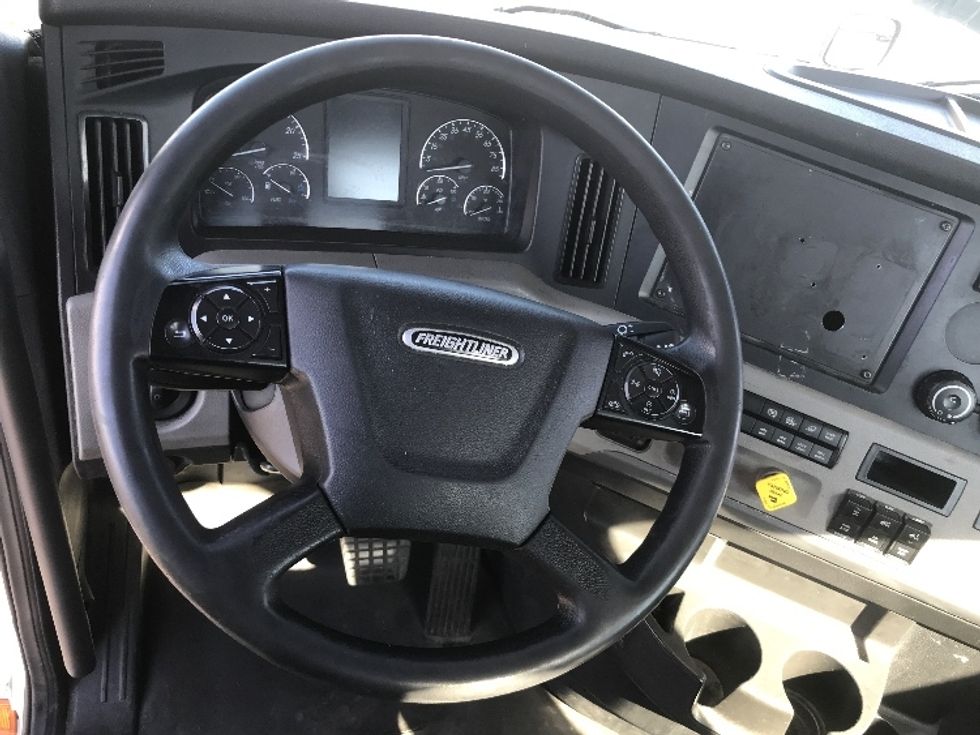 Day Cab Tractor-Heavy Duty Tractors-Freightliner-2020-T12664ST-Torrance-CA-486,161\n\t\tmiles-$ 48,500 - Image 10