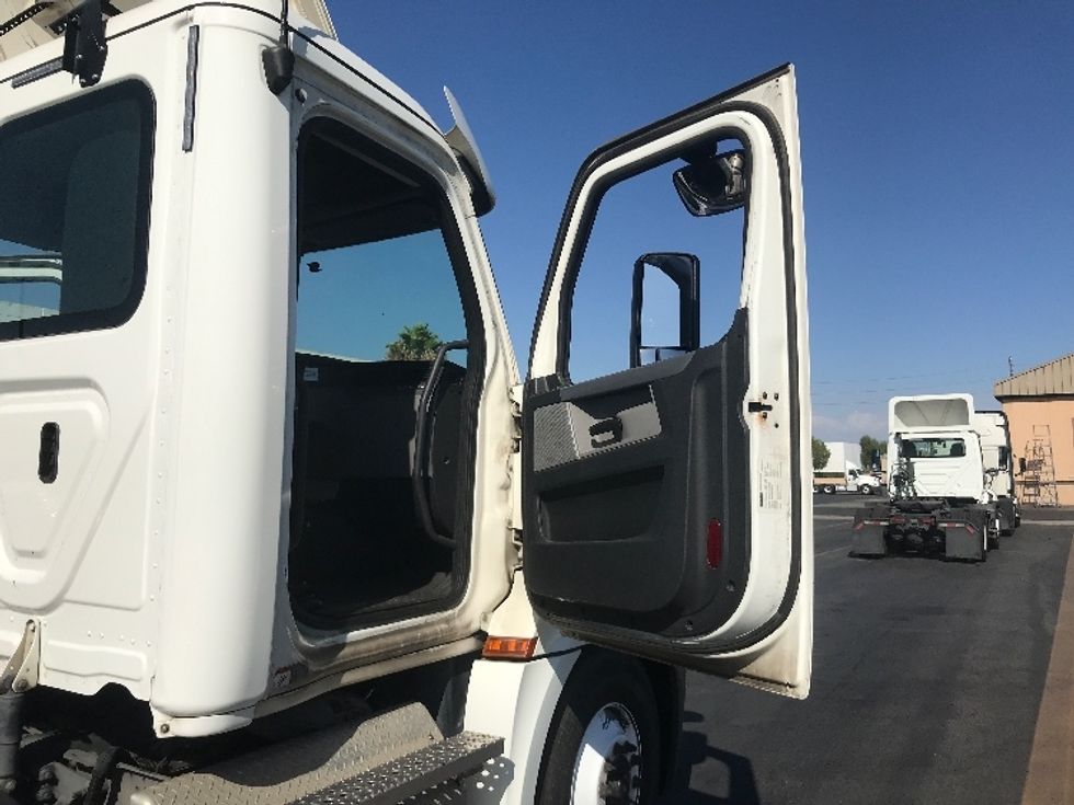 Day Cab Tractor-Heavy Duty Tractors-Freightliner-2020-T12664ST-Torrance-CA-486,161\n\t\tmiles-$ 48,500 - Image 11