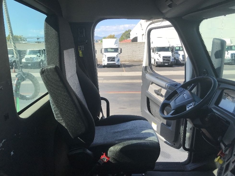 Day Cab Tractor-Heavy Duty Tractors-Freightliner-2020-T12664ST-Torrance-CA-486,161\n\t\tmiles-$ 48,500 - Image 13