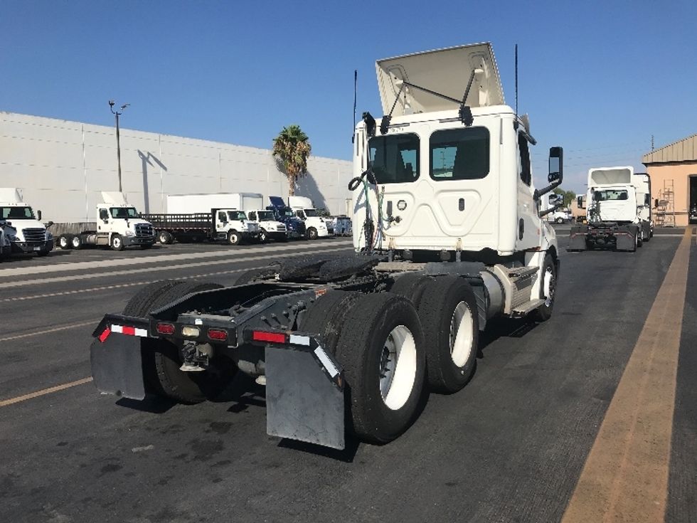 Day Cab Tractor-Heavy Duty Tractors-Freightliner-2020-T12664ST-Torrance-CA-486,161\n\t\tmiles-$ 48,500 - Image 6