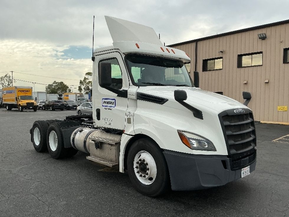 Day Cab Tractor-Heavy Duty Tractors-Freightliner-2020-T12664ST-Torrance-CA-83,619\n\t\tmiles-$ 70,500 - Image 1