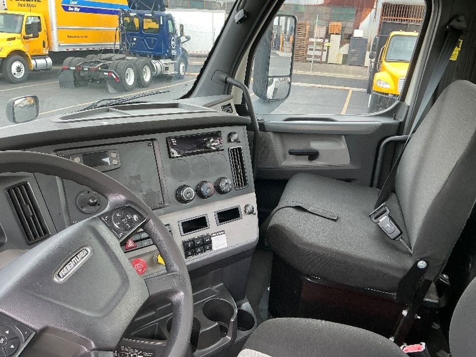 Day Cab Tractor-Heavy Duty Tractors-Freightliner-2020-T12664ST-Torrance-CA-83,619\n\t\tmiles-$ 70,500 - Image 10