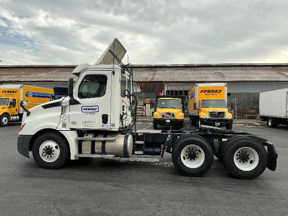 Day Cab Tractor-Heavy Duty Tractors-Freightliner-2020-T12664ST-Torrance-CA-83,619\n\t\tmiles-$ 70,500 - Image 4