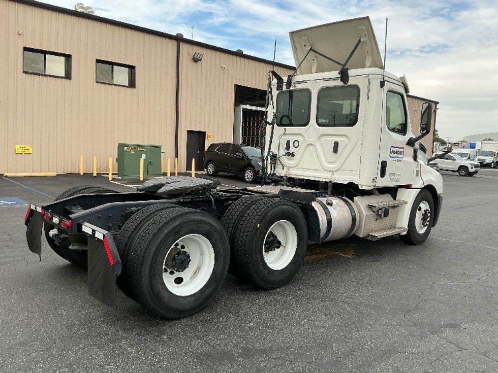 Day Cab Tractor-Heavy Duty Tractors-Freightliner-2020-T12664ST-Torrance-CA-83,619\n\t\tmiles-$ 70,500 - Image 7