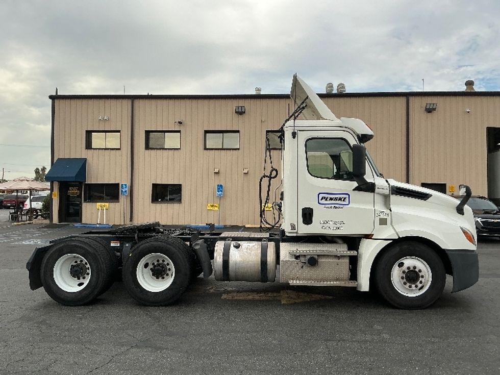 Day Cab Tractor-Heavy Duty Tractors-Freightliner-2020-T12664ST-Torrance-CA-83,619\n\t\tmiles-$ 70,500 - Image 8