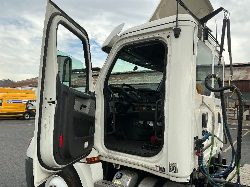 Day Cab Tractor-Heavy Duty Tractors-Freightliner-2020-T12664ST-Torrance-CA-83,619\n\t\tmiles-$ 70,500 - Image 9