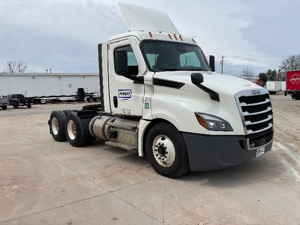 Day Cab Tractor-Heavy Duty Tractors-Freightliner-2020-T12664ST-Traverse City-MI-605,875\n\t\tmiles-$ 29,000 - Image 1