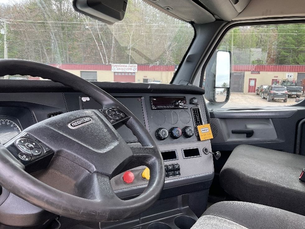 Day Cab Tractor-Heavy Duty Tractors-Freightliner-2020-T12664ST-Traverse City-MI-605,875\n\t\tmiles-$ 29,000 - Image 10