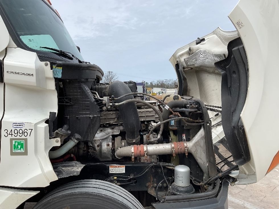 Day Cab Tractor-Heavy Duty Tractors-Freightliner-2020-T12664ST-Traverse City-MI-605,875\n\t\tmiles-$ 29,000 - Image 16
