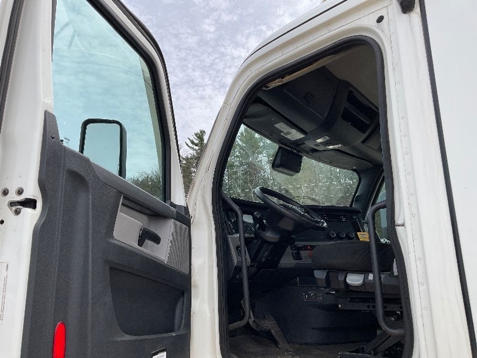 Day Cab Tractor-Heavy Duty Tractors-Freightliner-2020-T12664ST-Traverse City-MI-605,875\n\t\tmiles-$ 29,000 - Image 9