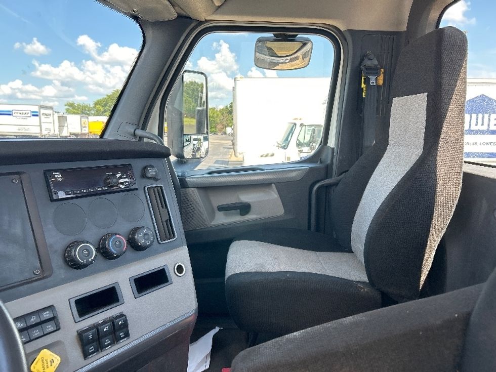 Day Cab Tractor-Heavy Duty Tractors-Freightliner-2020-T12664ST-Tulsa-OK-216,212\n\t\tmiles-$ 70,000 - Image 10
