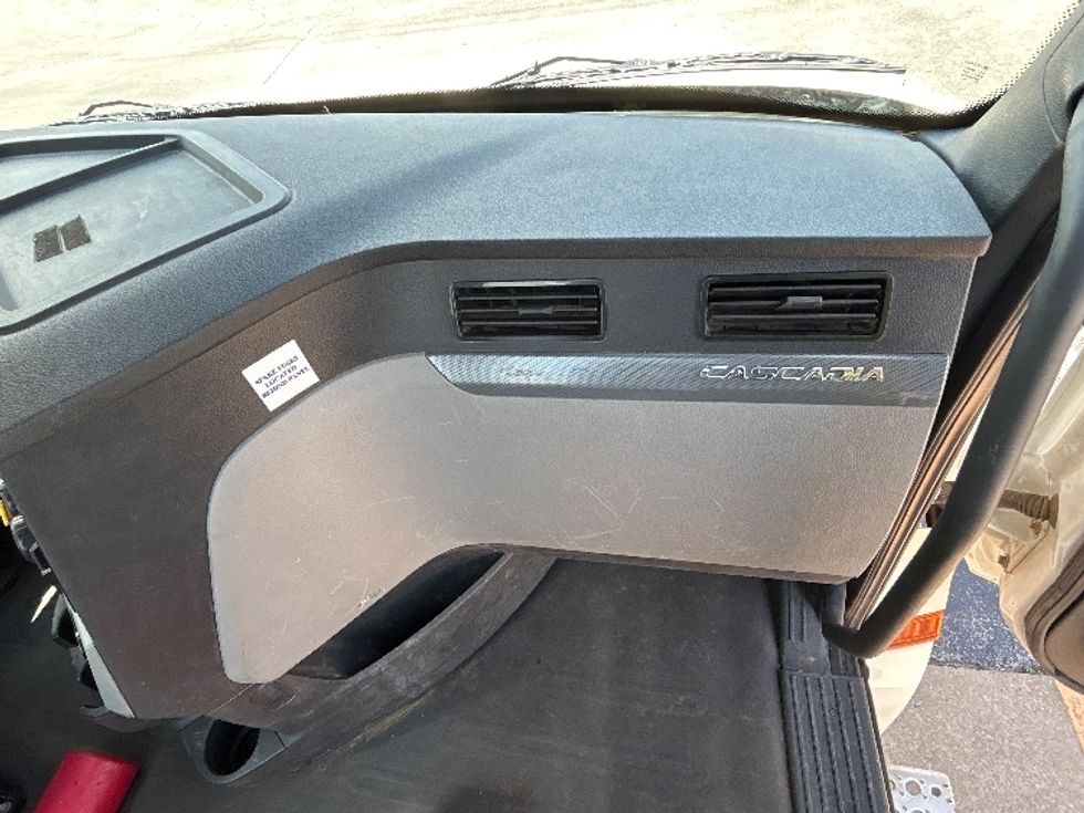 Day Cab Tractor-Heavy Duty Tractors-Freightliner-2020-T12664ST-Tulsa-OK-216,212\n\t\tmiles-$ 70,000 - Image 13