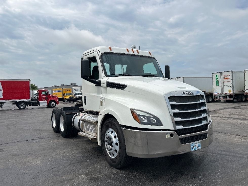 Day Cab Tractor-Heavy Duty Tractors-Freightliner-2020-T12664ST-Tulsa-OK-222,112\n\t\tmiles-$ 69,750 - Image 1
