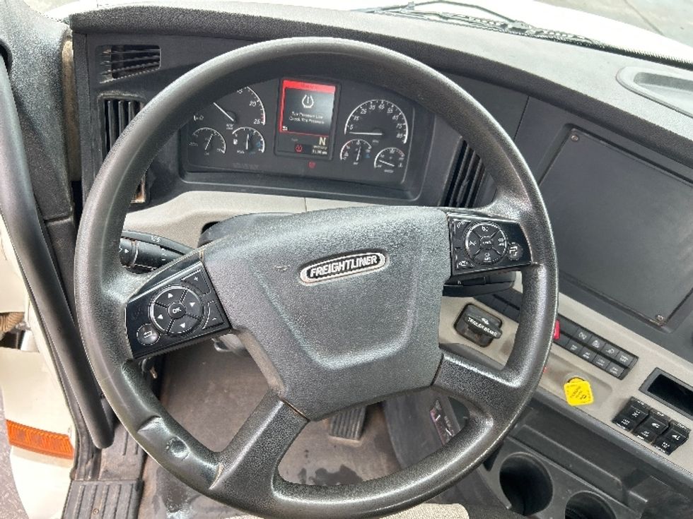 Day Cab Tractor-Heavy Duty Tractors-Freightliner-2020-T12664ST-Tulsa-OK-222,112\n\t\tmiles-$ 69,750 - Image 11