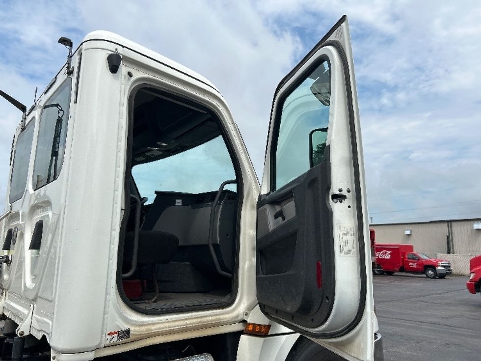 Day Cab Tractor-Heavy Duty Tractors-Freightliner-2020-T12664ST-Tulsa-OK-222,112\n\t\tmiles-$ 69,750 - Image 12