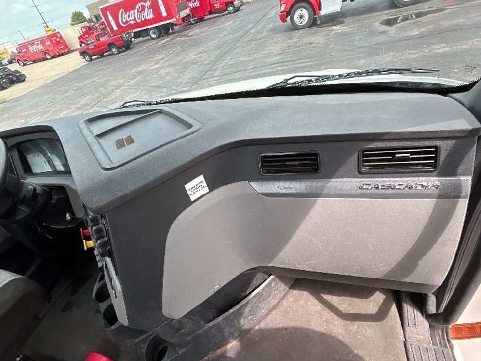 Day Cab Tractor-Heavy Duty Tractors-Freightliner-2020-T12664ST-Tulsa-OK-222,112\n\t\tmiles-$ 69,750 - Image 13