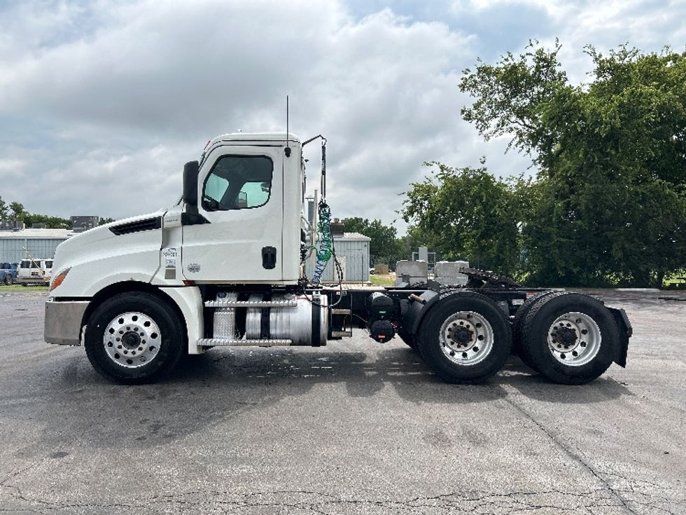 Day Cab Tractor-Heavy Duty Tractors-Freightliner-2020-T12664ST-Tulsa-OK-222,112\n\t\tmiles-$ 69,750 - Image 4