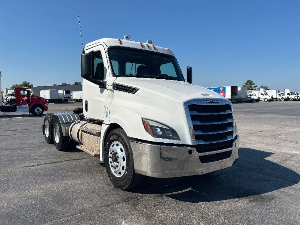 Day Cab Tractor-Heavy Duty Tractors-Freightliner-2020-T12664ST-Tulsa-OK-321,805\n\t\tmiles-$ 63,250 - Image 1