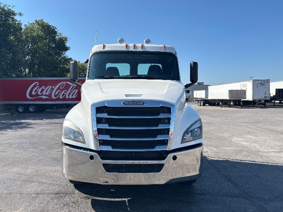 Day Cab Tractor-Heavy Duty Tractors-Freightliner-2020-T12664ST-Tulsa-OK-321,805\n\t\tmiles-$ 63,250 - Image 2