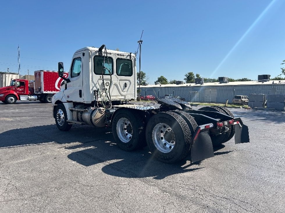 Day Cab Tractor-Heavy Duty Tractors-Freightliner-2020-T12664ST-Tulsa-OK-321,805\n\t\tmiles-$ 63,250 - Image 5
