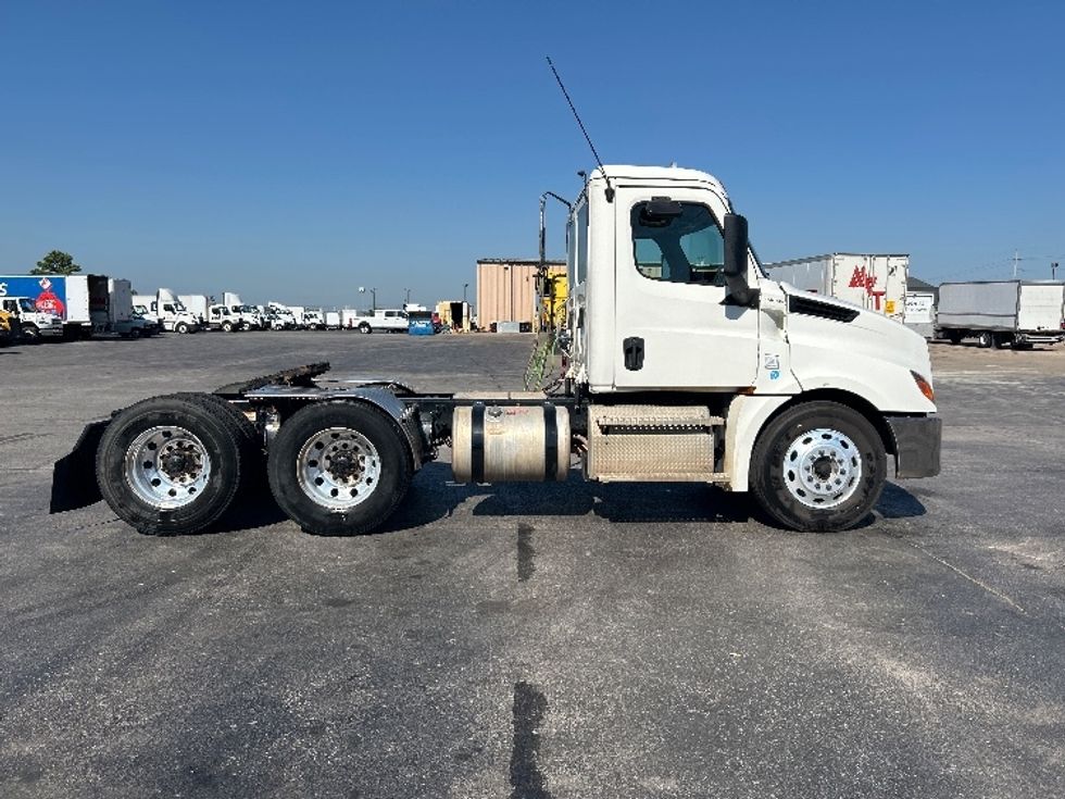 Day Cab Tractor-Heavy Duty Tractors-Freightliner-2020-T12664ST-Tulsa-OK-321,805\n\t\tmiles-$ 63,250 - Image 8