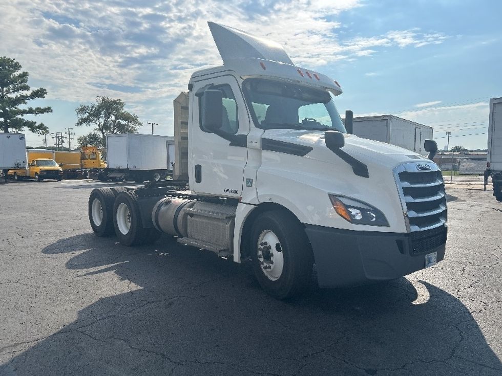 Day Cab Tractor-Heavy Duty Tractors-Freightliner-2020-T12664ST-Tulsa-OK-83,737\n\t\tmiles-$ 68,250 - Image 1